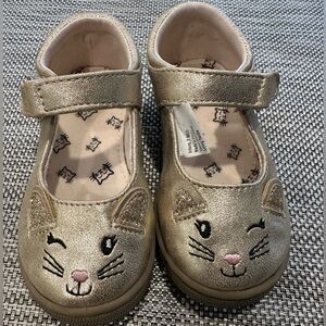 Adorable Size 7 Infants Gold Winking Kitty Shoes